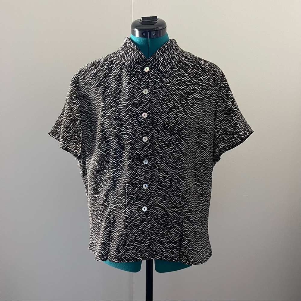 Amanda Smith Mother of Pearl Button Blouse L